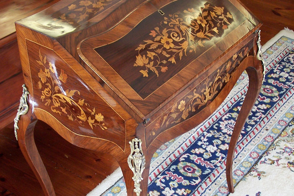 antique-table-img